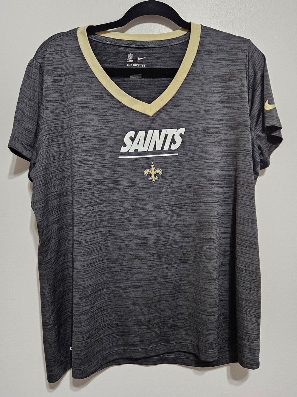 Women's NFL The Nike Tee Seattle Saints Dri-FIt V-Neck Short Sleeve Size XXL